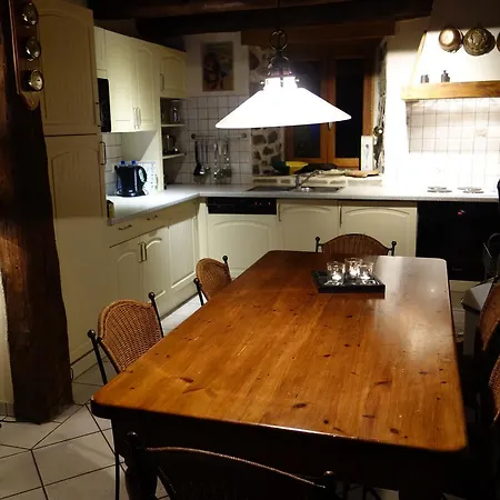 With Mountain View بيت للعطل