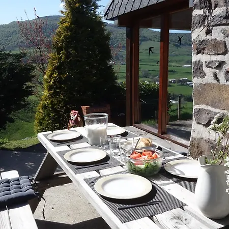 With Mountain View بيت للعطل Le Claux